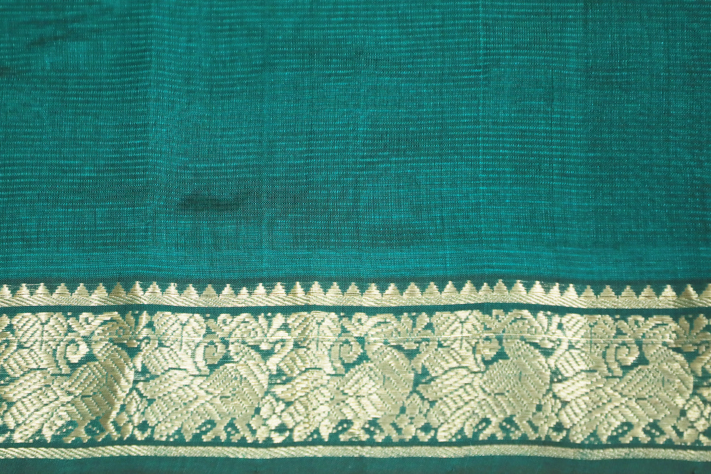 Handwoven Mangalagiri Silk Saree in Green