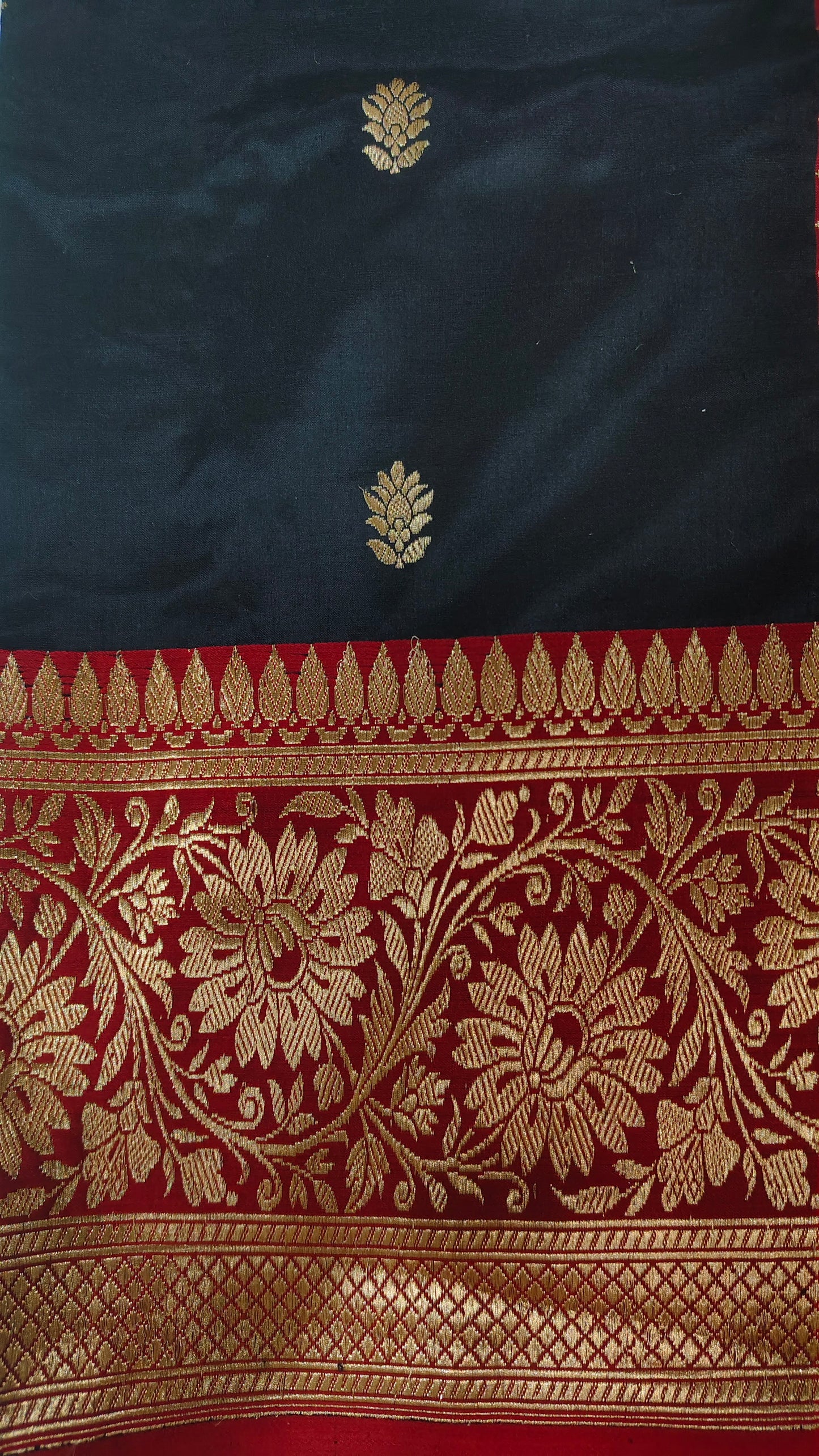 Benaras Katan Silk Saree in Black