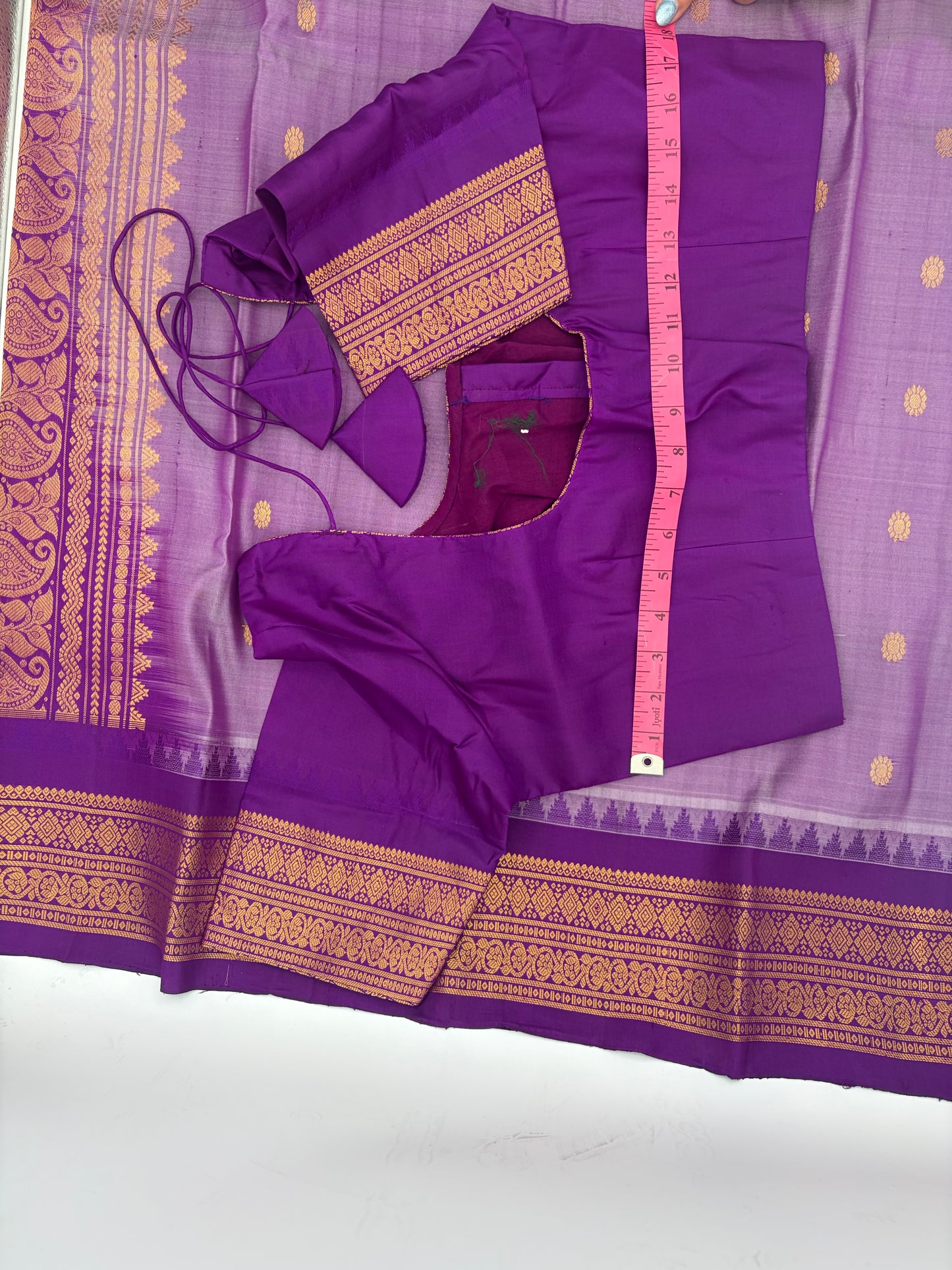 Handwoven Pure Gadwal Silk Saree in Lavender