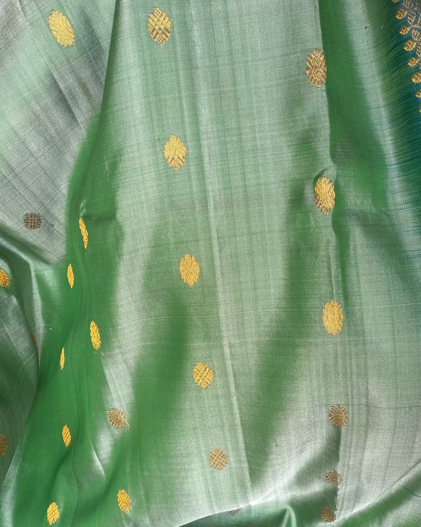 Handwoven Pure Gadwal Silk Saree in Lavender (Copy)